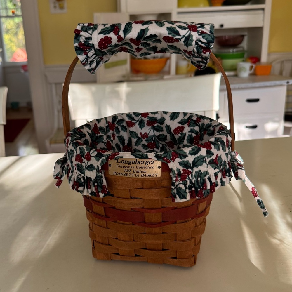 🎄 1988 Longaberger Poinsettia Basket with Holly Liner